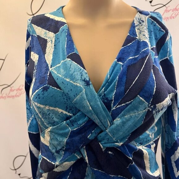 Cable & Gauge. Sz S. Twisted Front. Size Gathers. 3/4 Sleeve Rayon Blue. B18 - Picture 6 of 7